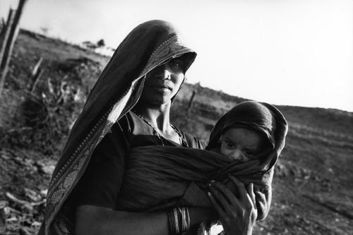 Maternità della Narmada in fuga